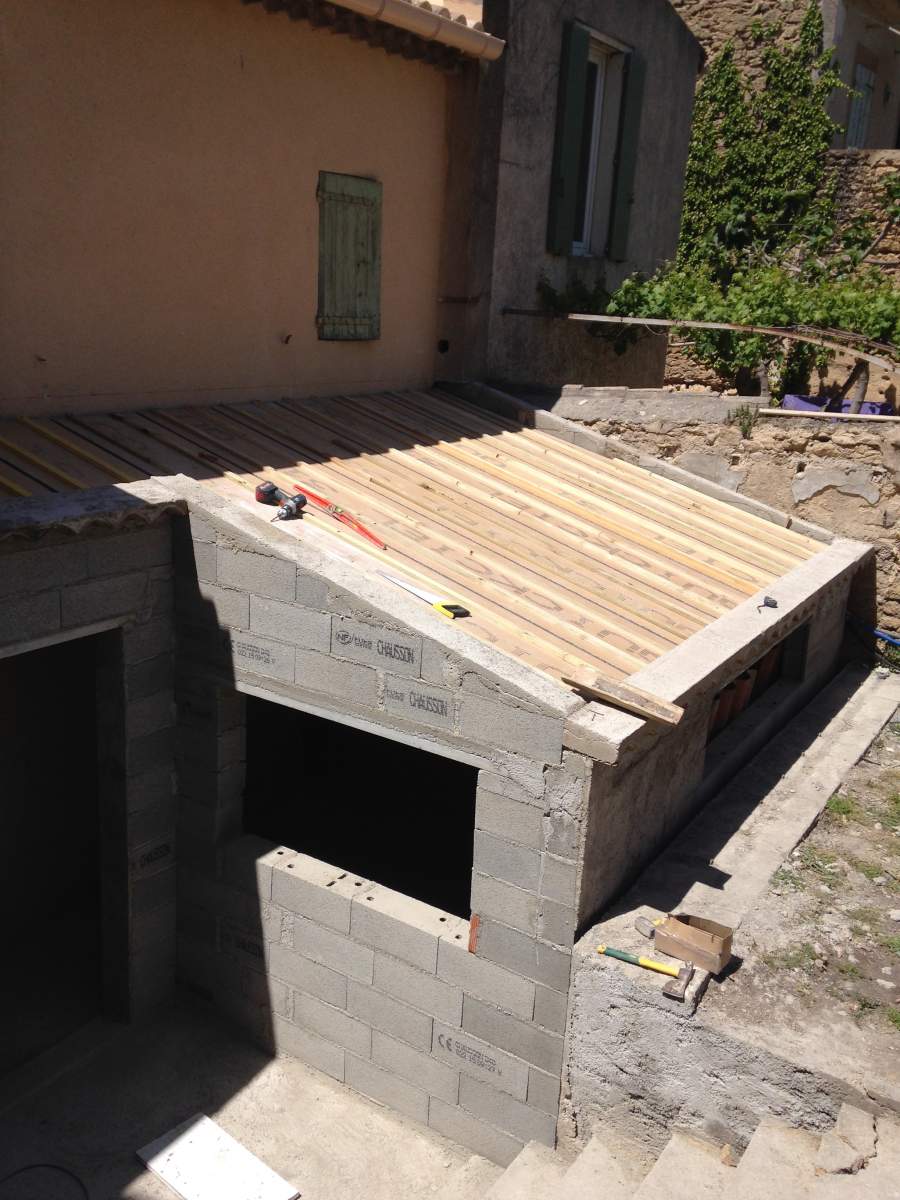 Réalisation d'une toiture pour l'extension d'une maison de ville à Salon de Provence 13300