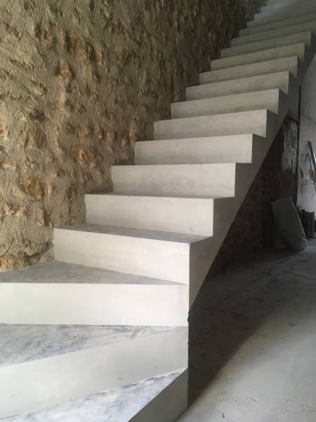 Réalisation d'un escalier en béton dans une maison de ville à Salon de Provence