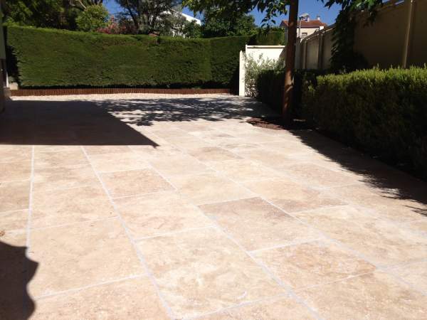 Réalisation d'un dallage d'une terrasse à Salon de Provence